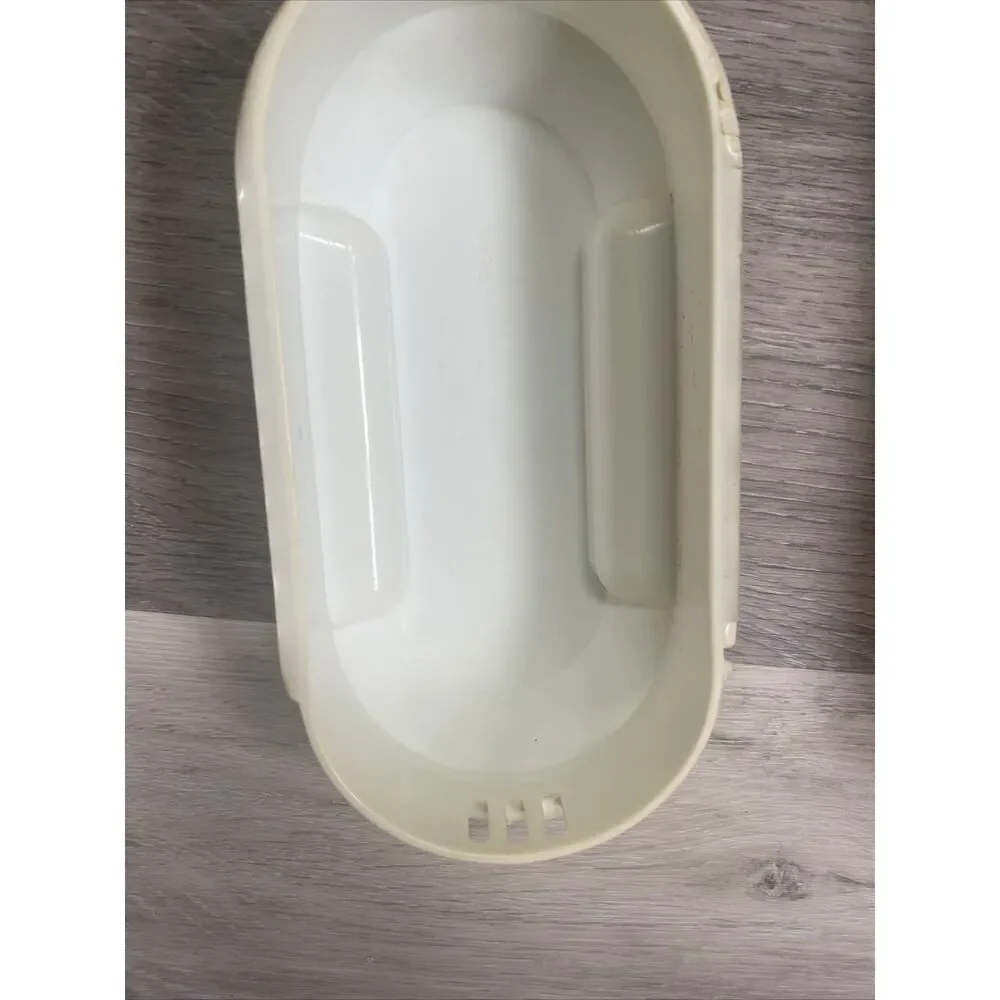 VINTAGE Rubbermaid EASY GRIP 1.5 quart Drink Pitcher W/ LID #0923 Yellow/Orange